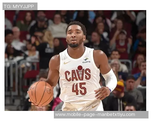 布克首节表现惊艳三分球全中助力球队轻松领先 布克首节表现惊艳三分球全中助力球队轻松领先