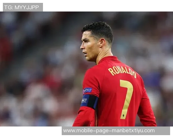 C罗荣获葡萄牙环球声望奖赞扬其辉煌职业生涯成就 C罗荣获葡萄牙环球声望奖赞扬其辉煌职业生涯成就