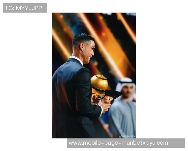 C罗荣获葡萄牙环球声望奖赞扬其辉煌职业生涯成就 C罗荣获葡萄牙环球声望奖赞扬其辉煌职业生涯成就